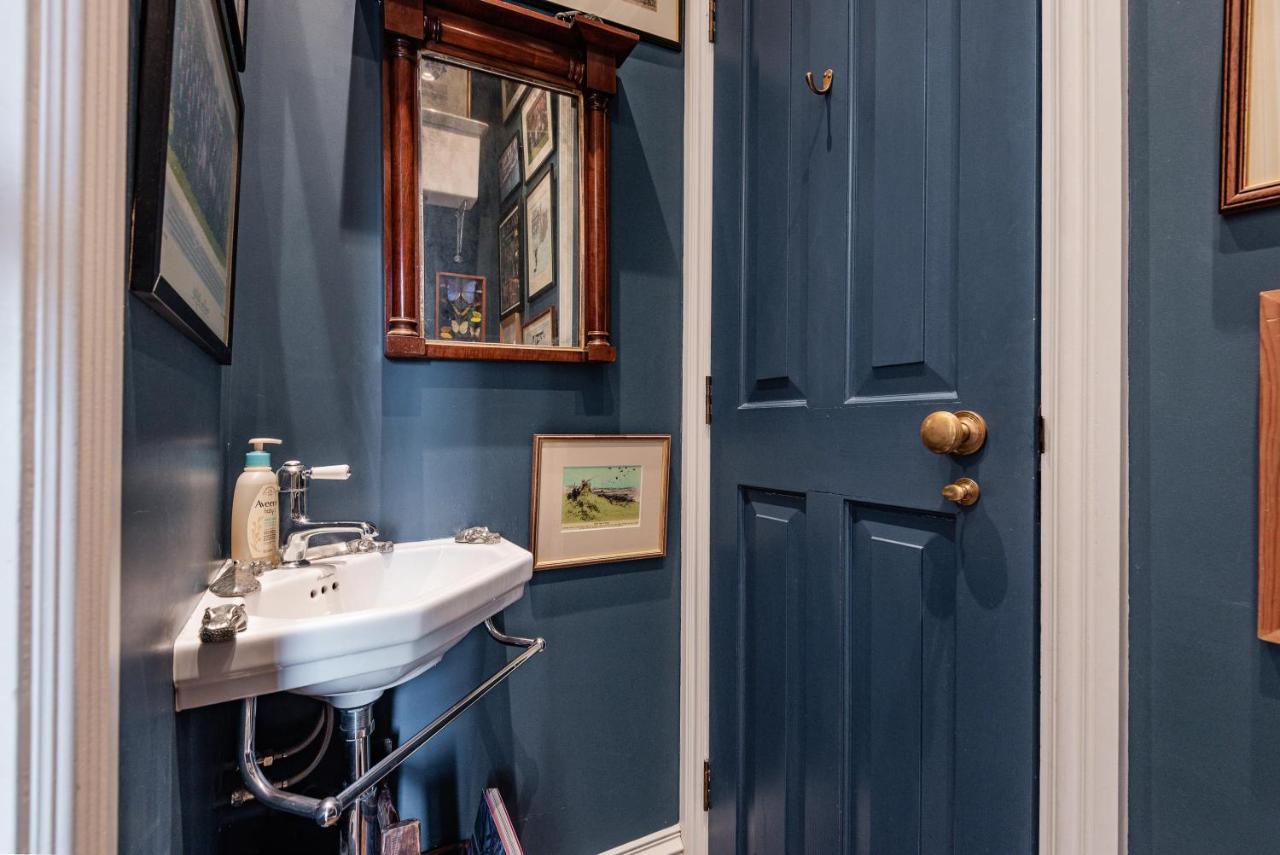 לונדון Charming Pimlico Home Close To The River Thames By Underthedoormat מראה חיצוני תמונה